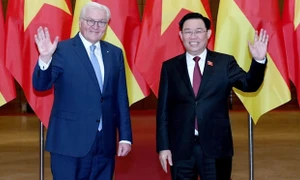 Chủ tịch Quốc hội Vương Đình Huệ hội kiến Tổng thống Đức Frank-Walter Steinmeier