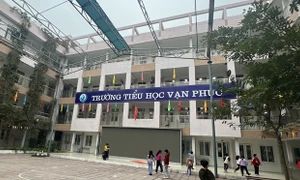 Hà Nội: Rác thải bủa vây trường tiểu học Vạn Phúc, hàng trăm giáo viên, học sinh bị ô nhiễm hành hạ