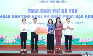 Hà Nội trao tặng tỉnh Nghệ An 3 tỷ đồng để khắc phục hậu quả bão lũ