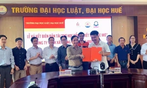 Học bổng "Viết tiếp ước mơ" trao tặng sinh viên Trường Đại học Luật, Đại Học Huế