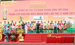 Sân chơi của tình đoàn kết