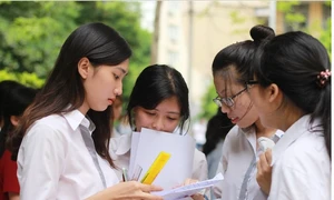 Vì sao trường đại học bất ngờ dừng tăng học phí?