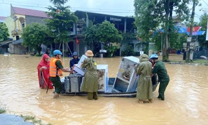 Bộ trưởng Nguyễn Kim Sơn gửi thư, chia sẻ khó khăn với giáo viên, học sinh vùng lũ Nghệ An, Thanh Hoá