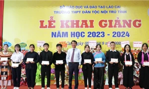 Lào Cai: Nhiều hoạt động ấm áp dành cho học sinh dân tộc trong lễ khai giảng đón năm học mới