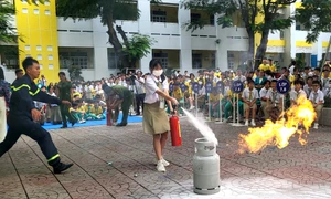 Tập huấn phòng cháy chữa cháy, cứu nạn cứu hộ cho giáo viên, học sinh ở Bình Dương