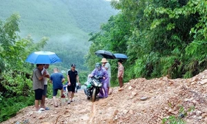 Hòa Bình: Trích quỹ phòng chống thiên tai hỗ trợ khắc phục sạt lở đường giao thông nông thôn