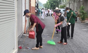 Hà Nội: Ra quân tổng vệ sinh môi trường phòng chống sốt xuất huyết trên địa bàn quận Tây Hồ