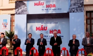 Máu và Hoa - Hà Nội 12 ngày đêm