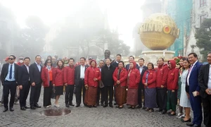 Phó Chủ tịch Quốc hội Nguyễn Đức Hải, Phó Thủ tướng Campuchia Men Sam An tham quan khu du lịch Bà Nà Hills