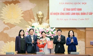 Văn phòng Quốc hội trao quyết định bổ nhiệm Vụ trưởng Vụ Khoa học, Công nghệ và Môi trường