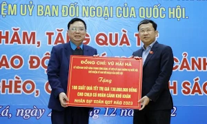 Chủ nhiệm Ủy ban Đối ngoại Vũ Hải Hà thăm, tặng quà Tết công nhân lao động, hộ nghèo, gia đình chính sách tỉnh Nam Định