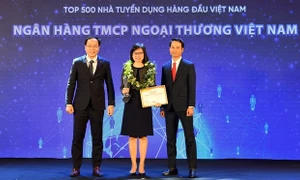 Vietcombank lọt Top 10 nơi làm việc tốt nhất Việt Nam 2022 và Top 500 nhà tuyển dụng hàng đầu Việt Nam