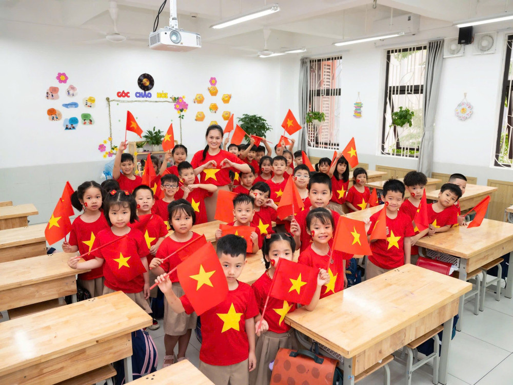 Qua chương trình, học sinh toàn trường được tìm hiểu lịch sử ngày Giải phóng miền Nam, cùng ôn lại những dấu mốc lịch sử, những câu chuyện cảm động về ngày đất nước thống nhất 493979033-985955267062320-8849424997460667745-n.jpg