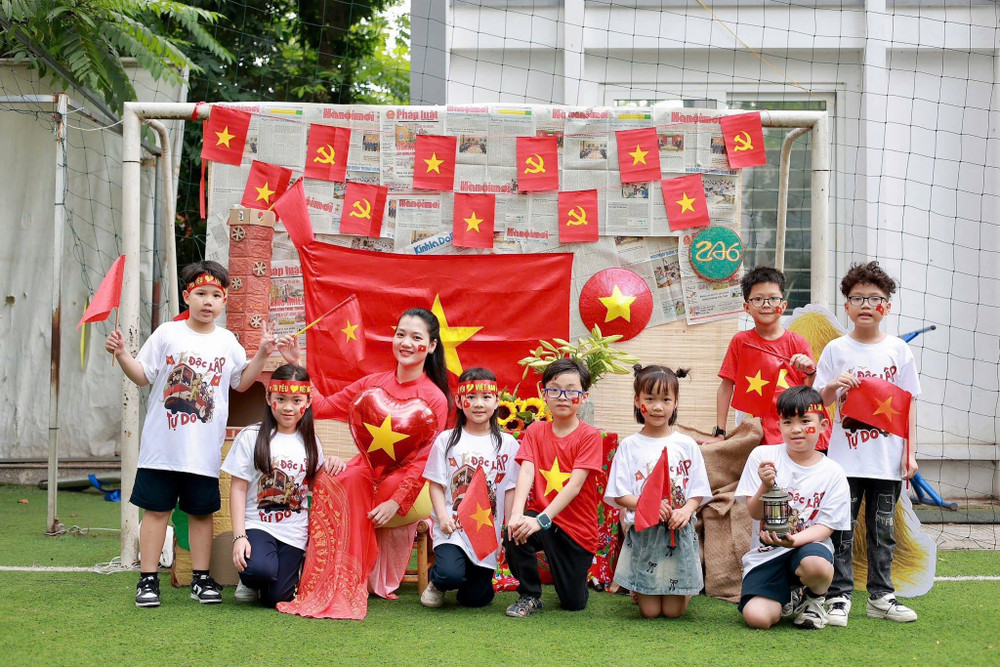 Hướng đến Kỷ niệm 50 năm Ngày giải phóng miền Nam, thống nhất Đất nước (30.4.1975 - 30.4.2025), Trường Tiểu học Tây Sơn (Hai Bà Trưng) đã triển khai chuỗi hoạt động ý nghĩa, thiết thực. Qua đó, giáo dục học sinh về truyền thống yêu nước; bồi đắp lòng biết ơn, tự hào về truyền thống dân tộc. 4925445579985574489234474718594771312422984n-1745809420727566045306.jpg