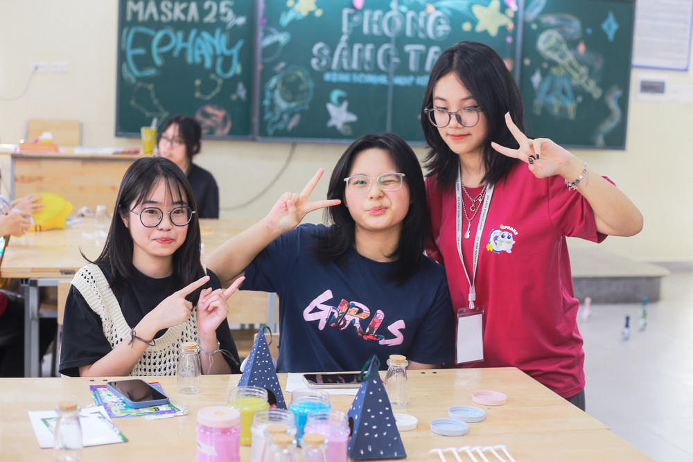 High School Help Kit được thành lập bởi nhóm học sinh đến từ các trường THPT Chuyên trên địa bàn TP. Hà Nội. Ảnh: BTC High School Help Kit được thành lập bởi nhóm học sinh đến từ các trường THPT Chuyên trên địa bàn TP. Hà Nội. Ảnh: BTC