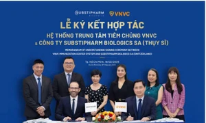 VNVC ký ghi nhớ hợp tác, sớm đưa vaccine tay chân miệng về Việt Nam