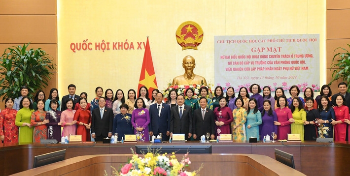 Chủ tịch Quốc hội Trần Thanh Mẫn và các đại biểu dự cuộc gặp mặt. Ảnh: Lâm Hiển gap-mat12vlh-1756-9803-8831.jpg