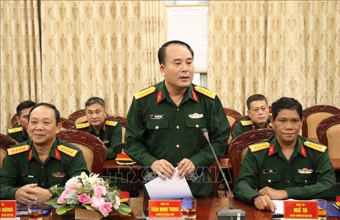 Đại tá Trần Minh Trọng, Chính uỷ Bộ Chỉ huy Quân sự tỉnh Đắk Lắk phát biểu tại buổi làm việc. Đại tá Trần Minh Trọng, Chính uỷ Bộ Chỉ huy Quân sự tỉnh Đắk Lắk phát biểu tại buổi làm việc.