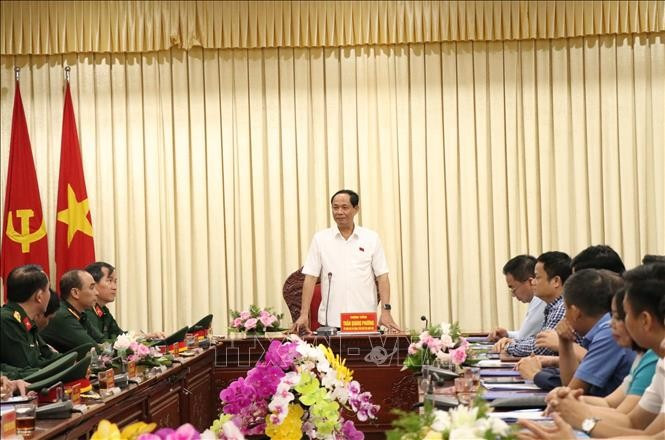 Phó Chủ tịch Quốc hội, Thượng tướng Trần Quang Phương phát biểu tại buổi làm việc. Phó Chủ tịch Quốc hội, Thượng tướng Trần Quang Phương phát biểu tại buổi làm việc.