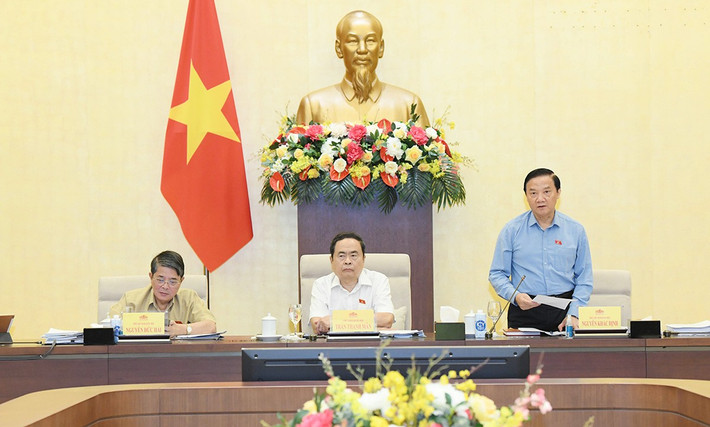Phó Chủ tịch Quốc hội Nguyễn Khắc Định phát biểu tại phiên họp của Ủy ban Thường vụ Quốc hội. Ảnh: Lâm Hiển kha-dinh-2.jpg