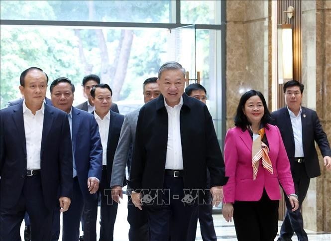 Tổng Bí thư Tô Lâm đến làm việc với Ban Thường vụ Thành ủy Hà Nội. Ảnh: Thống Nhất/TTXVN Tổng Bí thư Tô Lâm đến làm việc với Ban Thường vụ Thành ủy Hà Nội. Ảnh: Thống Nhất/TTXVN