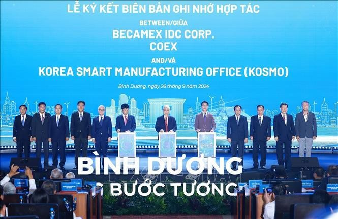 Lễ ký biên bản ghi nhớ hợp tác giữa các nhà đầu tư. Ảnh: Dương Giang/TTXVN Lễ ký biên bản ghi nhớ hợp tác giữa các nhà đầu tư. Ảnh: Dương Giang/TTXVN