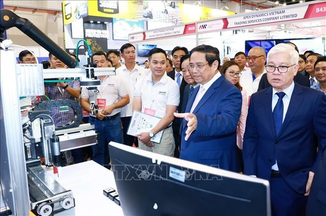 Thủ tướng Phạm Minh Chính tham quan Triển lãm Điện và Năng lượng 2024 và Triển lãm Tự động hóa Việt Nam 2024. Ảnh: Dương Giang/TTXVN Thủ tướng Phạm Minh Chính tham quan Triển lãm Điện và Năng lượng 2024 và Triển lãm Tự động hóa Việt Nam 2024. Ảnh: Dương Giang/TTXVN