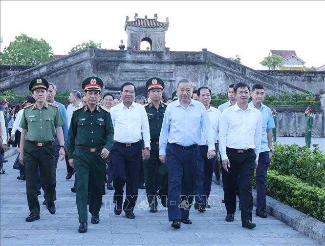 Tổng Bí thư, Chủ tịch nước Tô Lâm tại Khu di tích đặc biệt Thành cổ Quảng Trị. Ảnh: Lâm Khánh/TTXVN