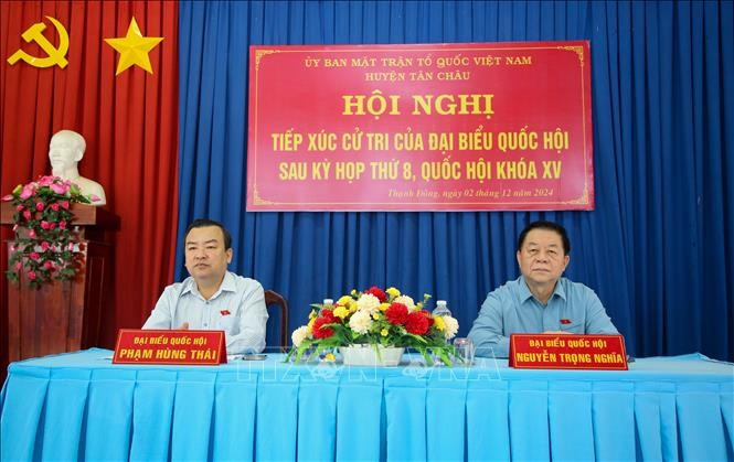 Trưởng Ban Tuyên giáo Trung ương Nguyễn Trọng Nghĩa và Phó Bí thư Tỉnh ủy, Trưởng Đoàn Đại biểu Quốc hội tỉnh Tây Ninh Phạm Hùng Thái chủ trì Hội nghị. Ảnh: Giang Phương/TTXVN