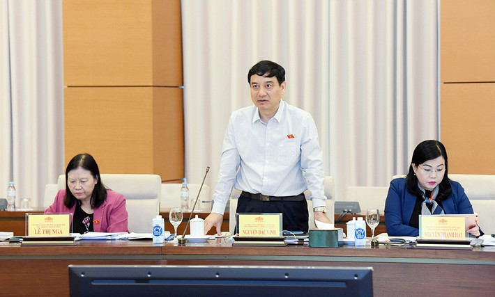 Chủ nhiệm Ủy ban Văn hóa, Giáo dục Nguyễn Đắc Vinh phát biểu tại phiên họp. Ảnh: Lâm Hiển dac-vinh.jpg