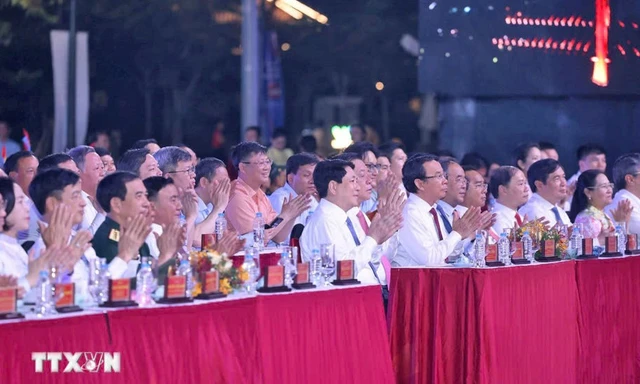 Chủ tịch Quốc hội Trần Thanh Mẫn dự Cầu truyền hình "Vang mãi khúc khải hoàn"