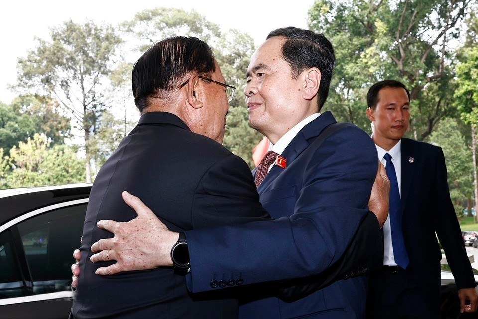 Chủ tịch Quốc hội Trần Thanh Mẫn và Chủ tịch Thượng viện Vương quốc Campuchia Samdech Techo Hun Sen. Ảnh: Doãn Tấn - TTXVN ctqh-a2.jpg