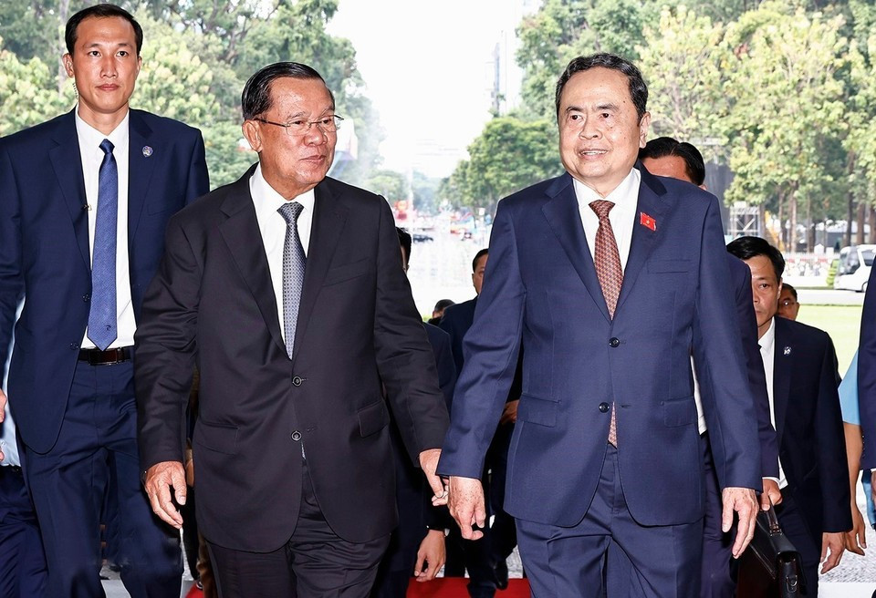Chủ tịch Quốc hội Trần Thanh Mẫn và Chủ tịch Thượng viện Vương quốc Campuchia Samdech Techo Hun Sen. Ảnh: Doãn Tấn - TTXVN ctqh-a3.jpg