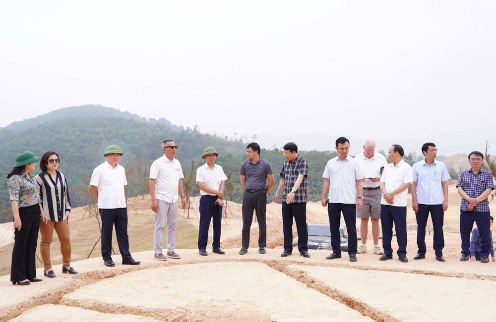 Bí thư Tỉnh ủy Thái Nguyên Trịnh Việt Hùng và lãnh đạo tỉnh, lãnh đạo các sở, ngành kiểm tra tiến độ thi công Dự án sân golf Tân Thái, huyện Đại Từ Bí thư Tỉnh ủy Thái Nguyên Trịnh Việt Hùng và lãnh đạo tỉnh, lãnh đạo các sở, ngành kiểm tra tiến độ thi công Dự án sân golf Tân Thái, huyện Đại Từ