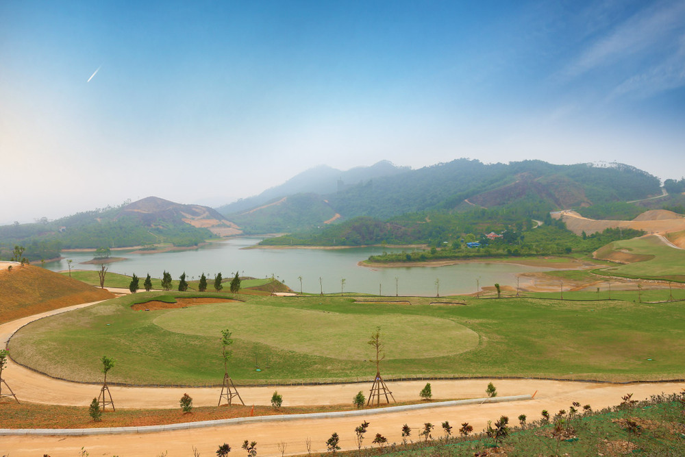 Chủ đầu tư Dự án sân golf Glory đang đẩy nhanh tiến độ thi công, phấn đấu hoàn thành công trình trong tháng 7.2025, vượt kế hoạch 2 tháng Chủ đầu tư Dự án sân golf Glory đang đẩy nhanh tiến độ thi công, phấn đấu hoàn thành công trình trong tháng 7.2025, vượt kế hoạch 2 tháng