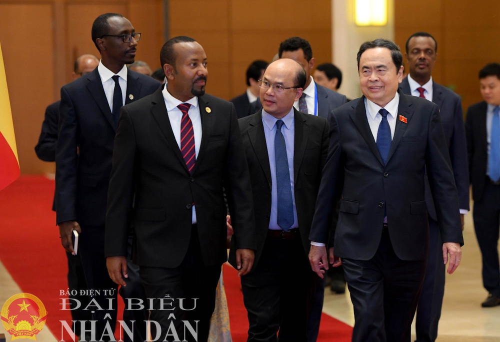Chủ tịch Quốc hội Trần Thanh Mẫn đón Thủ tướng Cộng hòa Dân chủ Liên bang Ethiopia Abiy Ahmed Ali. Ảnh: Lâm Hiển Chủ tịch Quốc hội Trần Thanh Mẫn đón Thủ tướng Cộng hòa Dân chủ Liên bang Ethiopia Abiy Ahmed Ali. Ảnh: Lâm Hiển