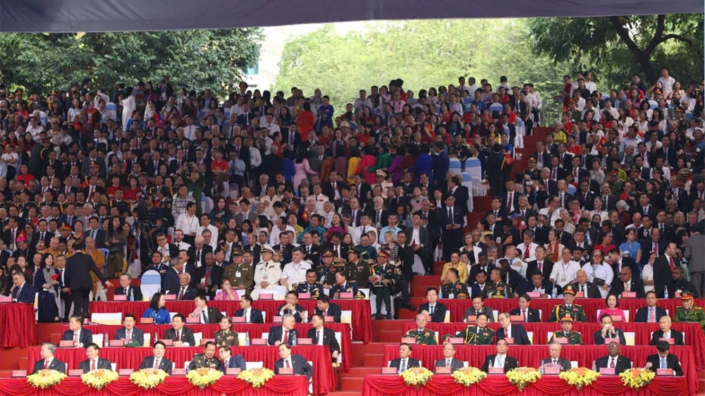 Lãnh đạo, nguyên lãnh đạo Đảng, Nhà nước; đại biểu trong nước và quốc tế dự lễ kỷ niệm. Ảnh: Việt Đức 2.jpg