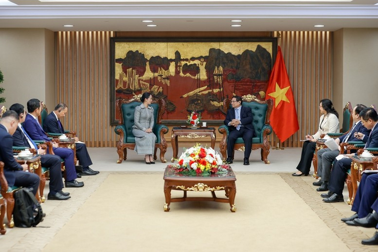Thủ tướng Phạm Minh Chính tiếp Bộ trưởng Bộ Thương mại Campuchia Cham Nimul và các cán bộ cấp cao của Bộ Thương mại Campuchia. Ảnh: VGP/Nhật Bắc Thủ tướng Phạm Minh Chính tiếp Bộ trưởng Bộ Thương mại Campuchia Cham Nimul và các cán bộ cấp cao của Bộ Thương mại Campuchia. Ảnh: VGP/Nhật Bắc
