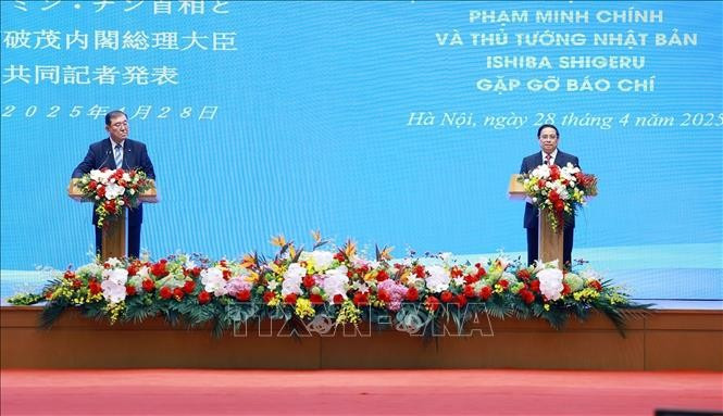 Thủ tướng Phạm Minh Chính và Thủ tướng Nhật Bản Ishiba Shigeru thông báo kết quả hội đàm với báo chí hai nước. Ảnh: Dương Giang/TTXVN Thủ tướng Phạm Minh Chính và Thủ tướng Nhật Bản Ishiba Shigeru thông báo kết quả hội đàm với báo chí hai nước. Ảnh: Dương Giang/TTXVN