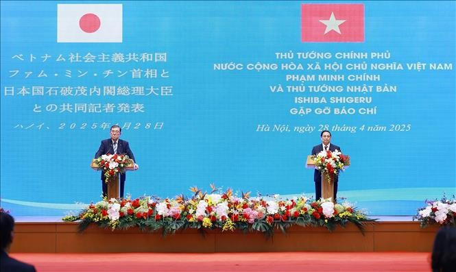 Thủ tướng Phạm Minh Chính và Thủ tướng Nhật Bản Ishiba Shigeru thông báo kết quả hội đàm với báo chí hai nước. Ảnh: Dương Giang/TTXVN Thủ tướng Phạm Minh Chính và Thủ tướng Nhật Bản Ishiba Shigeru thông báo kết quả hội đàm với báo chí hai nước. Ảnh: Dương Giang/TTXVN