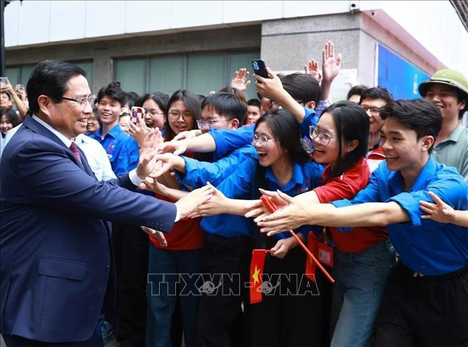 Thủ tướng Phạm Minh Chính với sinh viên Học viện Công nghệ Bưu chính Viễn thông. Ảnh: Dương Giang/TTXVN Thủ tướng Phạm Minh Chính với sinh viên Học viện Công nghệ Bưu chính Viễn thông. Ảnh: Dương Giang/TTXVN