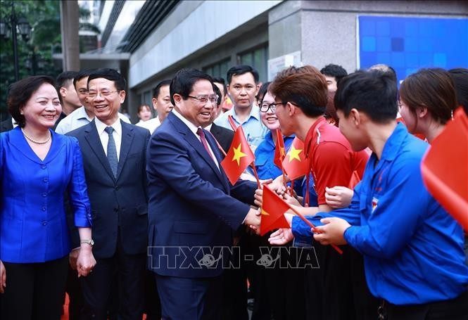 Thủ tướng Phạm Minh Chính với sinh viên tham dự Lễ phát động Phong trào “Cả nước thi đua đổi mới sáng tạo và chuyển đổi số”.Ảnh: Dương Giang/TTXVN. Thủ tướng Phạm Minh Chính với sinh viên tham dự Lễ phát động Phong trào “Cả nước thi đua đổi mới sáng tạo và chuyển đổi số”.Ảnh: Dương Giang/TTXVN.