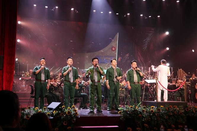 Tác phẩm "Tiểu đoàn 307" làm náo nức cả khán phòng. Tác phẩm "Tiểu đoàn 307" làm náo nức cả khán phòng.