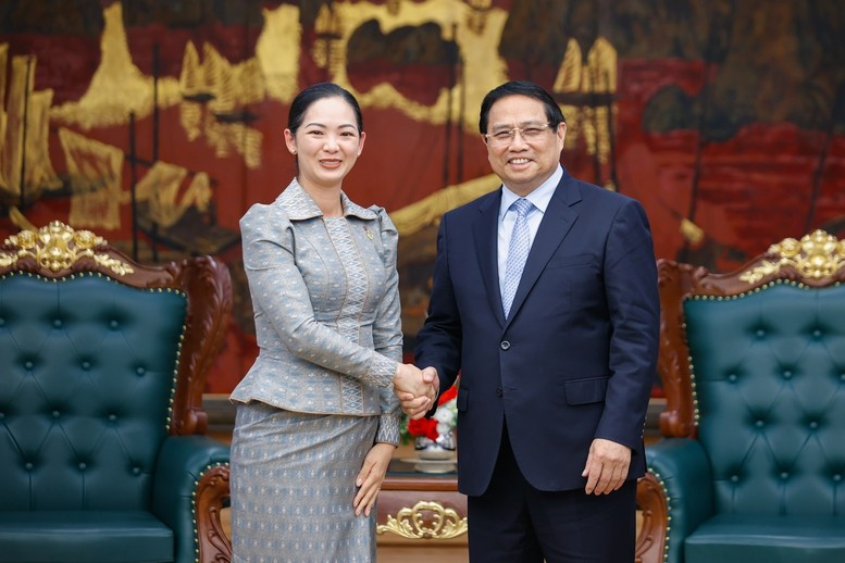 Thủ tướng Phạm Minh Chính và Bộ trưởng Bộ Thương mại Campuchia Cham Nimul. Ảnh: VGP/Nhật Bắc Thủ tướng Phạm Minh Chính và Bộ trưởng Bộ Thương mại Campuchia Cham Nimul. Ảnh: VGP/Nhật Bắc