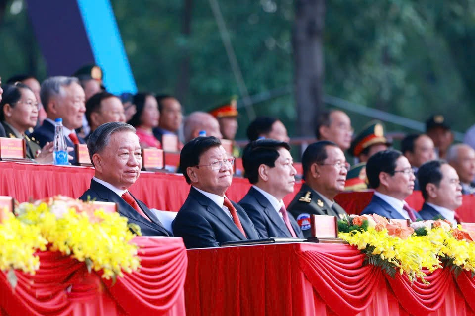 Lãnh đạo, nguyên lãnh đạo Đảng, Nhà nước; đại biểu trong nước và quốc tế dự lễ kỷ niệm. Ảnh: TTXVN thay.jpg