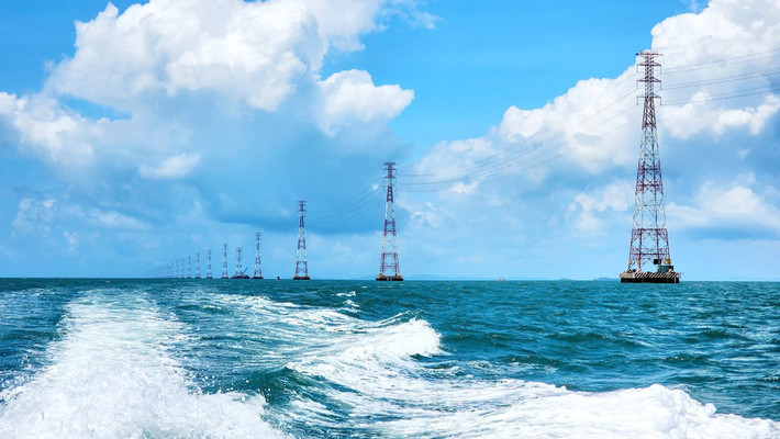 Đường dây 220kV Kiên Bình - Phú Quốc. Ảnh: EVN 1000019220.jpg