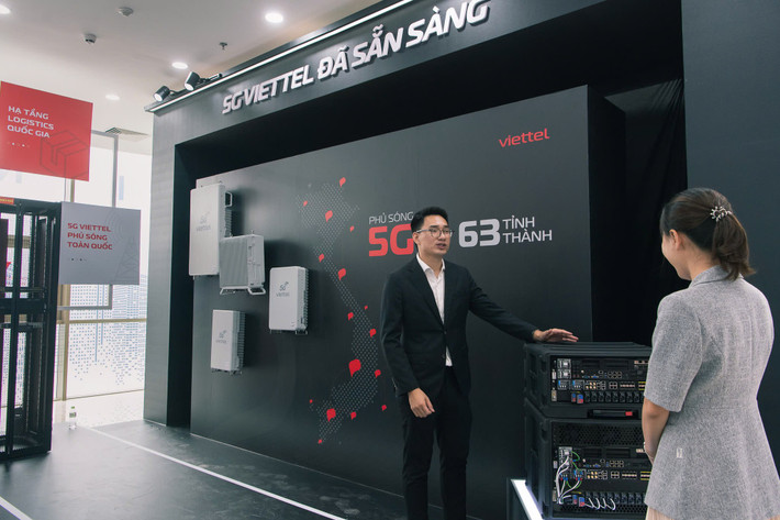 Trạm thu phát sóng 5G và khối xử lý băng gốc 5G do Viettel High Tech phát triển. Ảnh: Đức Thọ Tr¡m thu phát sóng 5G và khÑi xí lý b ng gÑc 5G do Viettel High Tech phát triÃn.jpg