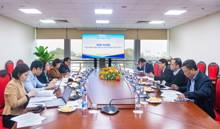 Quang cảnh phiên họp. Ảnh: Nghĩa Đức hop-bbs-sach-lsqhvn-tap-55.jpg