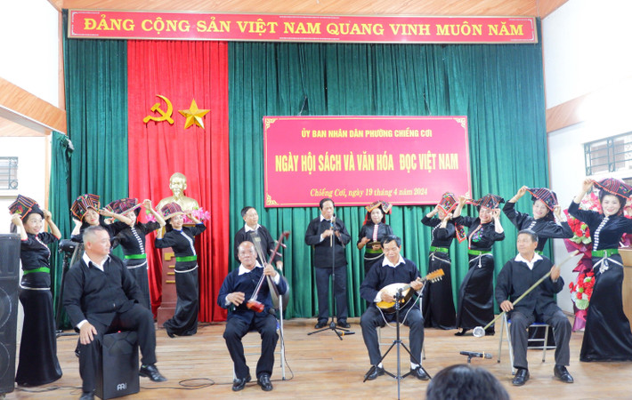 Tiết mục của CLB văn nghệ bản Mé Ban, phường Chiềng Cơi, TP. Sơn La son-la2.jpg