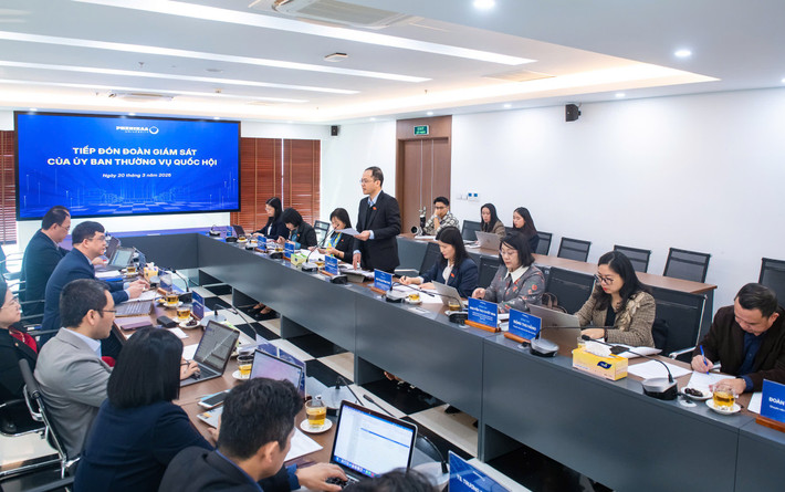Đoàn giám sát của Ủy ban Thường vụ Quốc hội làm việc với Trường Đại học Phenikaa sáng 20.3. Ảnh: Nghĩa Đức gs-nguon-nhan-luc-lam-viec-voi-phenikaa4.jpg